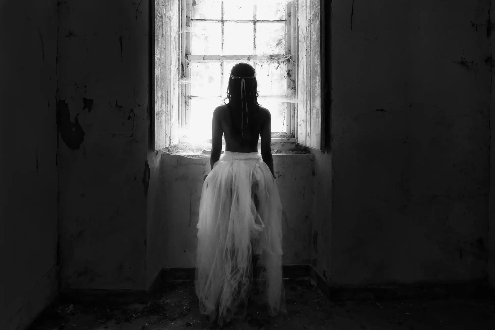 Vit spetsbalerklänning